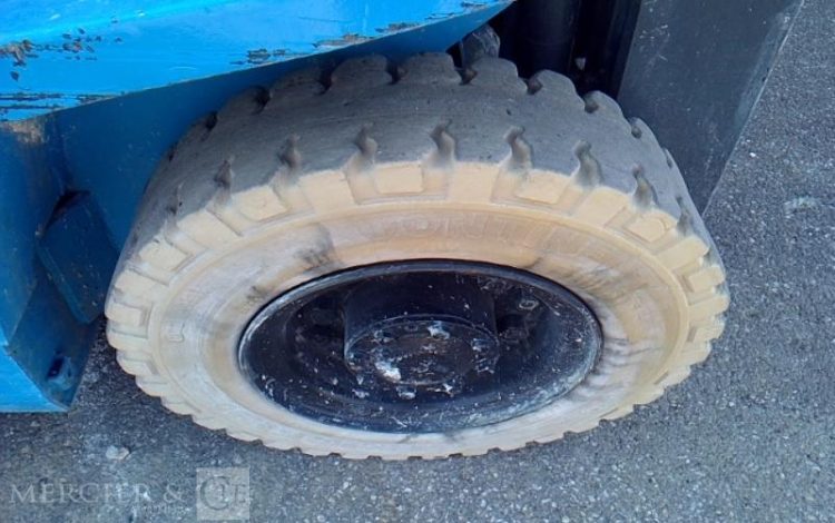 NISSAN CHARIOT MAT FRONTAL UD02A25PQ – 2.5T – 422H – AN2006 BLEU 7339