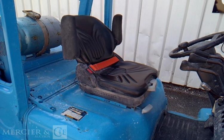 NISSAN CHARIOT MAT FRONTAL UD02A25PQ – 2.5T – 422H – AN2006 BLEU 7339