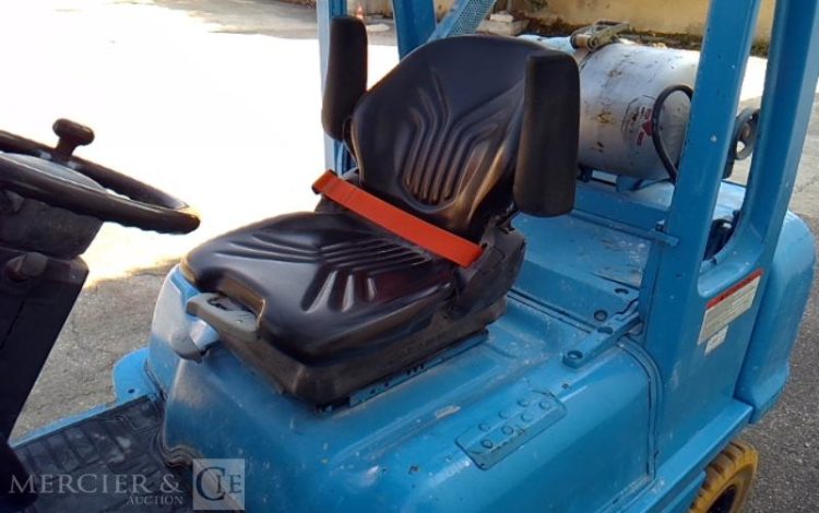 NISSAN CHARIOT MAT FRONTAL UD02A25PQ – 2.5T – 422H – AN2006 BLEU 7339