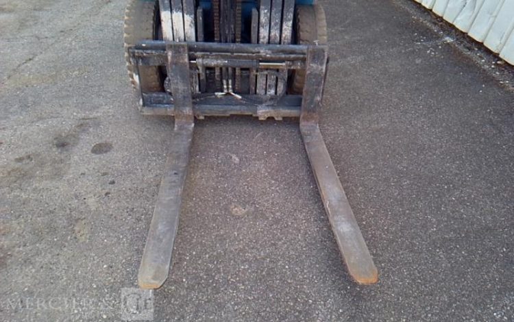 NISSAN CHARIOT MAT FRONTAL UD02A25PQ – 2.5T – 422H – AN2006 BLEU 7339