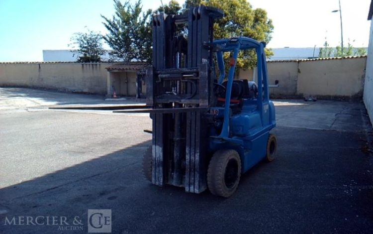 NISSAN CHARIOT MAT FRONTAL UD02A25PQ – 2.5T – 422H – AN2006 BLEU 7339