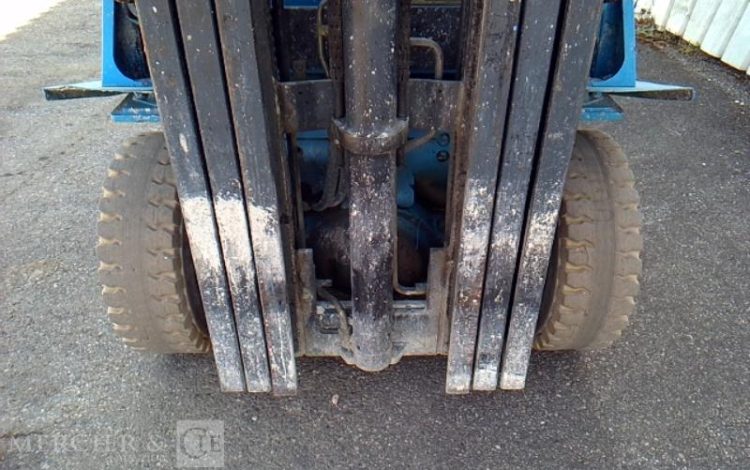 NISSAN CHARIOT MAT FRONTAL UD02A25PQ – 2.5T – 422H – AN2006 BLEU 7339