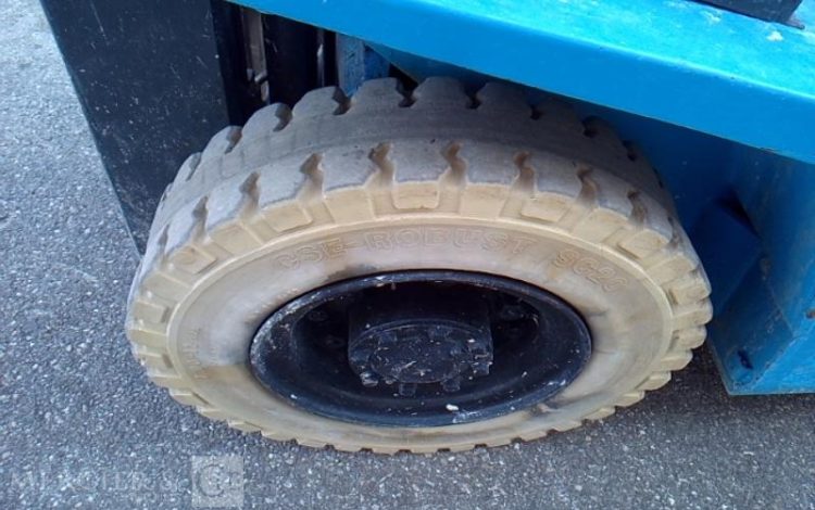 NISSAN CHARIOT MAT FRONTAL UD02A25PQ – 2.5T – 422H – AN2006 BLEU 7339
