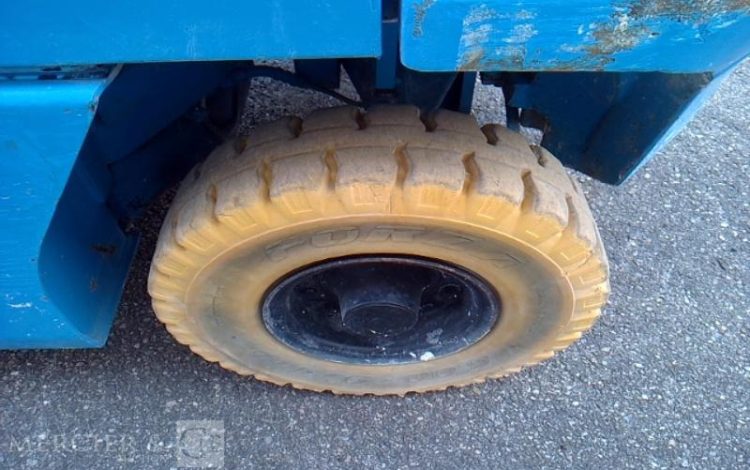 NISSAN CHARIOT MAT FRONTAL UD02A25PQ – 2.5T – 422H – AN2006 BLEU 7339