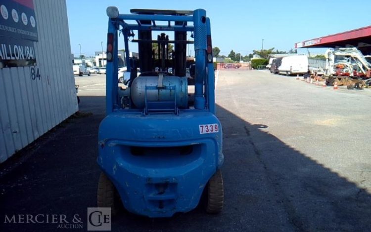 NISSAN CHARIOT MAT FRONTAL UD02A25PQ – 2.5T – 422H – AN2006 BLEU 7339
