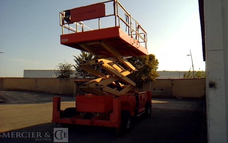 JLG NACELLE CISEAUX 3394RT  DIESEL 12M –  4209H  – AN2007 ORA 8544