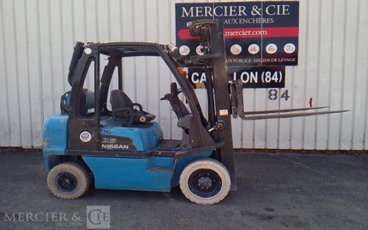 NISSAN CHARIOT MAT FRONTAL UD02A25PQ – 2.5T – 2645H – AN2007 BLEU 8991
