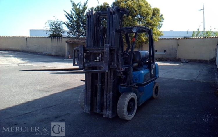 NISSAN CHARIOT MAT FRONTAL UD02A25PQ – 2.5T – 2645H – AN2007 BLEU 8991