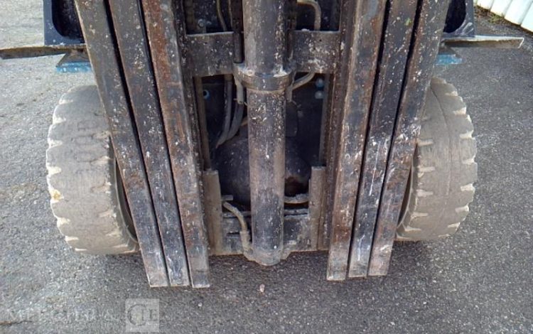 NISSAN CHARIOT MAT FRONTAL UD02A25PQ – 2.5T – 2645H – AN2007 BLEU 8991