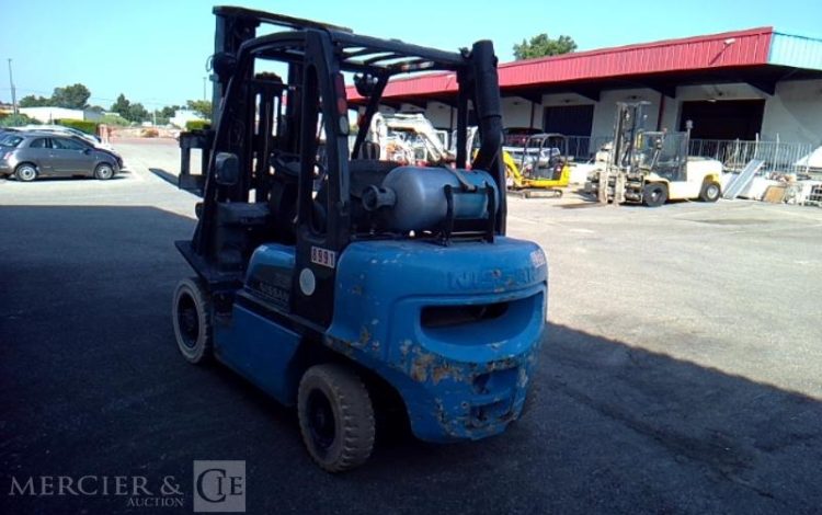 NISSAN CHARIOT MAT FRONTAL UD02A25PQ – 2.5T – 2645H – AN2007 BLEU 8991