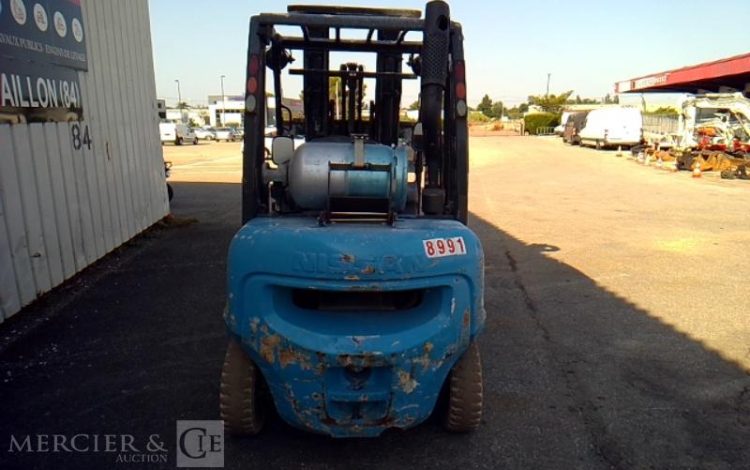 NISSAN CHARIOT MAT FRONTAL UD02A25PQ – 2.5T – 2645H – AN2007 BLEU 8991
