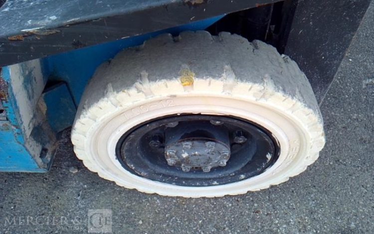 NISSAN CHARIOT MAT FRONTAL UD02A25PQ – 2.5T – 2645H – AN2007 BLEU 8991