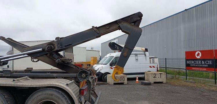 MAN TGS 35,400 AVEC BRAS AMPLIROLL MARREL – PTAC 32 TONNES – DIESEL – 315197 KMS BLANC CG-698-KD