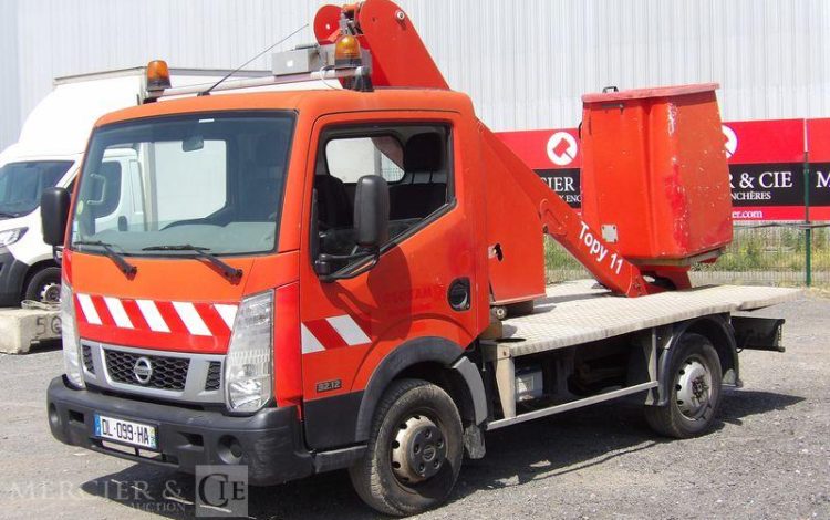NISSAN CABSTAR  AVEC NACELLE TOPY11 FRANCE ELEVATEUR 12M – DIESEL – 1501 HEURES – ROUGE DL-099-HA