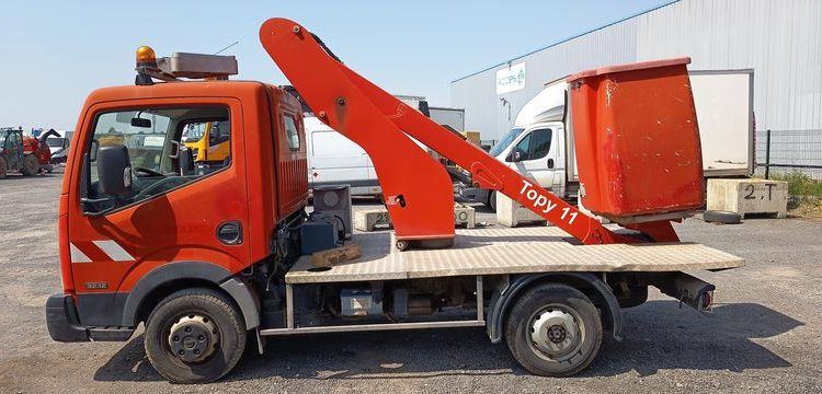 NISSAN CABSTAR  AVEC NACELLE TOPY11 FRANCE ELEVATEUR 12M – DIESEL – 1501 HEURES – ROUGE DL-099-HA