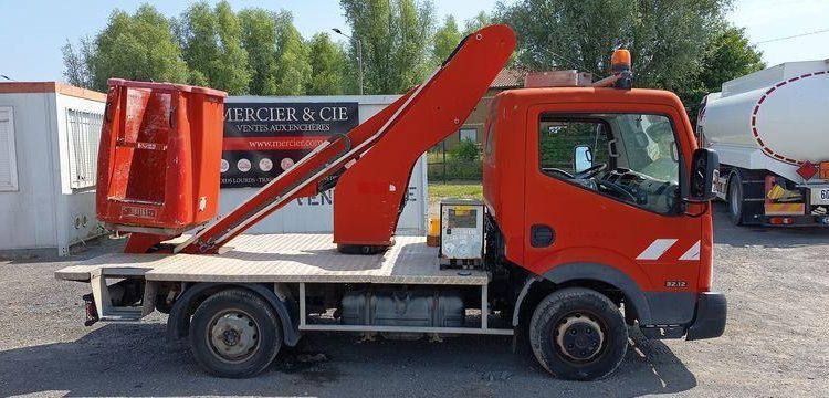 NISSAN CABSTAR  AVEC NACELLE TOPY11 FRANCE ELEVATEUR 12M – DIESEL – 1501 HEURES – ROUGE DL-099-HA