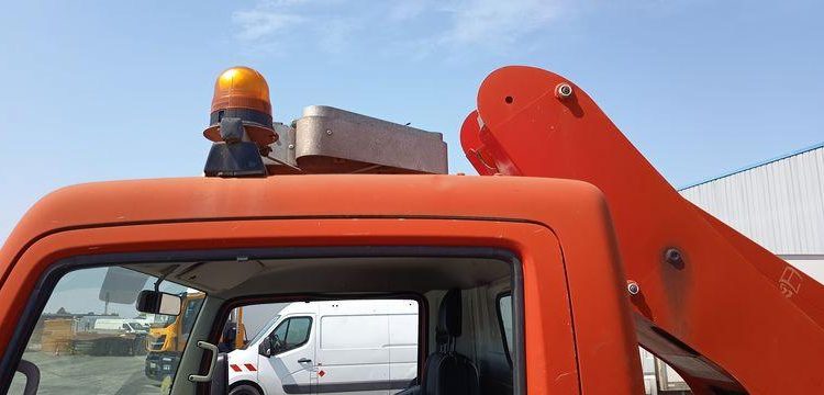 NISSAN CABSTAR  AVEC NACELLE TOPY11 FRANCE ELEVATEUR 12M – DIESEL – 1501 HEURES – ROUGE DL-099-HA