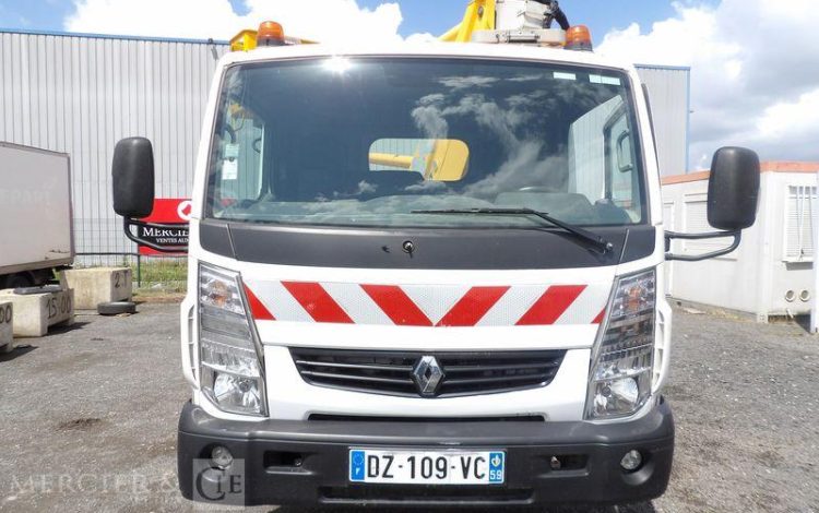 RENAULT MAXITY AVEC NACELLE MT202 – 20M – DIESEL – 3107 HEURES – 74699 KMS – ANNEE 2016 BLANC DZ-109-VC
