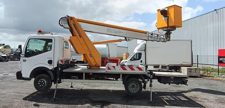 RENAULT MAXITY AVEC NACELLE MT202 – 20M – DIESEL – 3107 HEURES – 74699 KMS – ANNEE 2016 BLANC DZ-109-VC