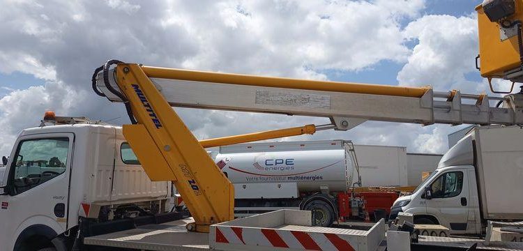 RENAULT MAXITY AVEC NACELLE MT202 – 20M – DIESEL – 3107 HEURES – 74699 KMS – ANNEE 2016 BLANC DZ-109-VC