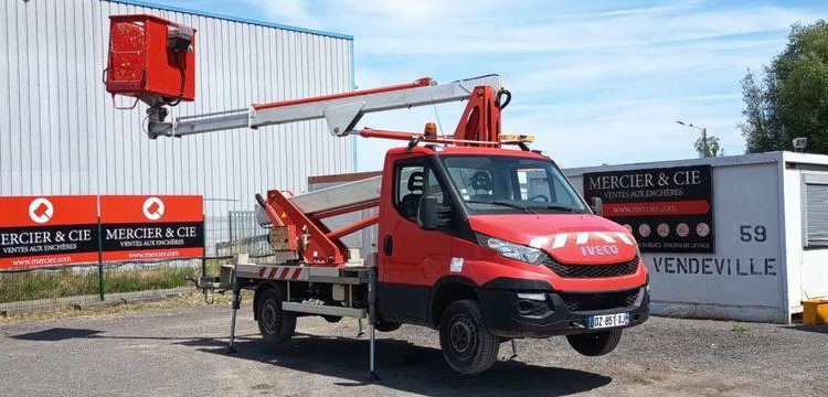 MULTITEL DAILY  AVEC NACELLE MULTITEL MX170 –  17 M -DIESEL –  4217 HEURES – 80787 KMS – ROUGE DZ-851-XJ