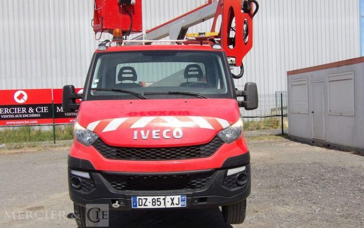 MULTITEL DAILY  AVEC NACELLE MULTITEL MX170 –  17 M -DIESEL –  4217 HEURES – 80787 KMS – ROUGE DZ-851-XJ