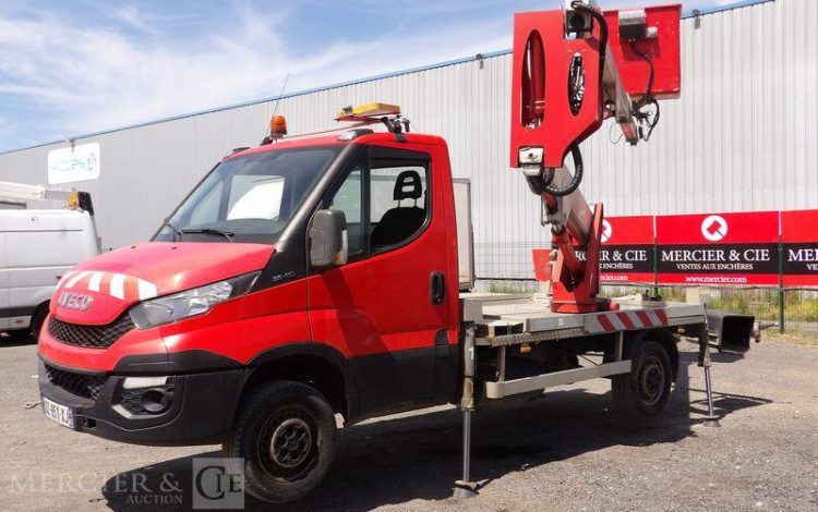 MULTITEL DAILY  AVEC NACELLE MULTITEL MX170 –  17 M -DIESEL –  4217 HEURES – 80787 KMS – ROUGE DZ-851-XJ
