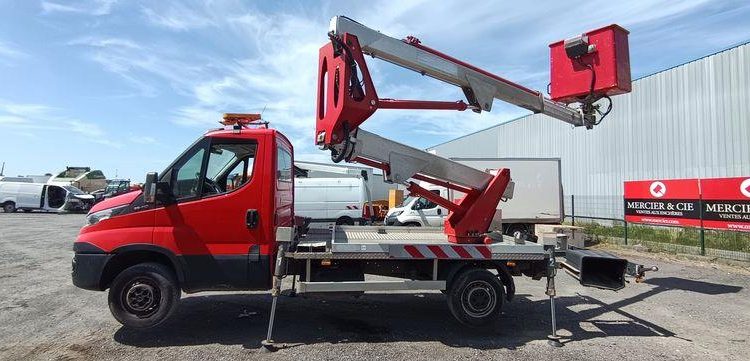 MULTITEL DAILY  AVEC NACELLE MULTITEL MX170 –  17 M -DIESEL –  4217 HEURES – 80787 KMS – ROUGE DZ-851-XJ