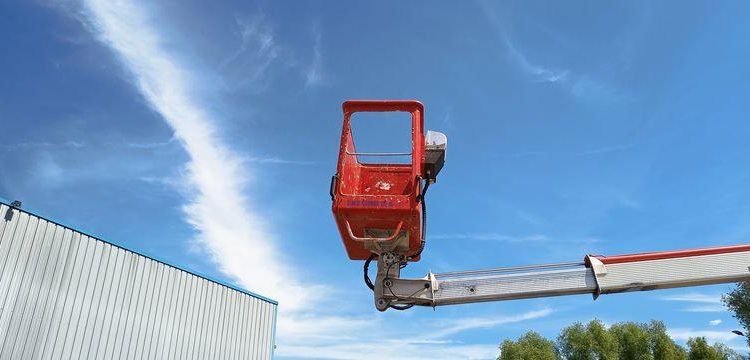 MULTITEL DAILY  AVEC NACELLE MULTITEL MX170 –  17 M -DIESEL –  4217 HEURES – 80787 KMS – ROUGE DZ-851-XJ