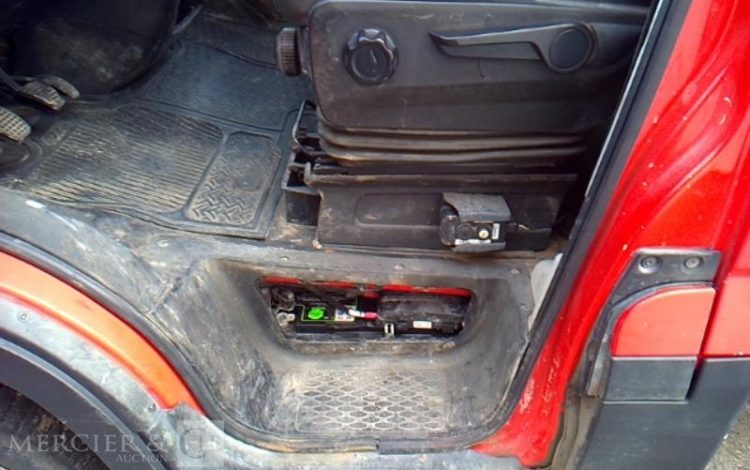 IVECO 35-130 BENNE SIMPLE CABINE COFFRE ROUGE EF-500-JA