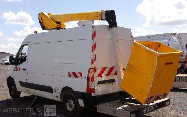 RENAULT MASTER 3 PHASE 2 2,3DCI 16V 130 CV AVEC NACELLE KLUBB K32 – DIESEL – 1261 HEURES BLANC ES-003-YR