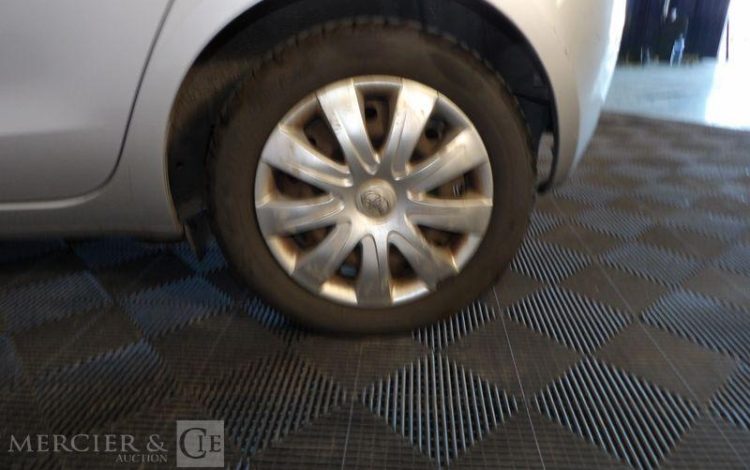TOYOTA YARIS 1.3 VVTI 85CH NAVIMEDIA GRIS ET-761-HF