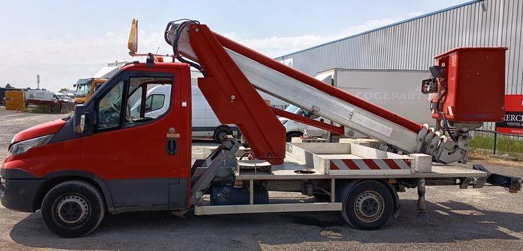 MULTITEL DAILY  AVEC NACELLE MULTITEL MT202 – 20M – DIESEL – 1203 HEURES – 45844 KMS – ROUGE EX-161-WS