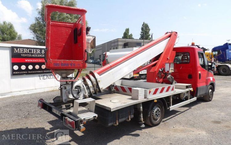 MULTITEL DAILY  AVEC NACELLE MULTITEL MT202 – 20M – DIESEL – 1203 HEURES – 45844 KMS – ROUGE EX-161-WS