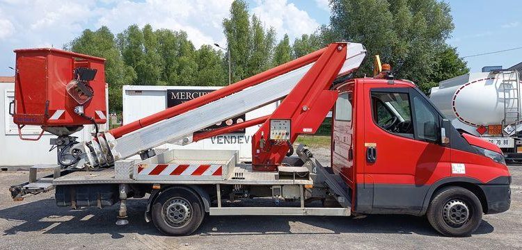 MULTITEL DAILY  AVEC NACELLE MULTITEL MT202 – 20M – DIESEL – 1203 HEURES – 45844 KMS – ROUGE EX-161-WS