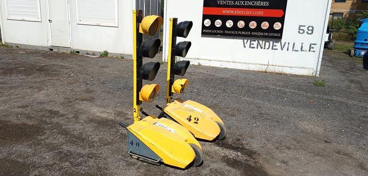 LOT DE 2 FEUX DE CHANTIER  FC1