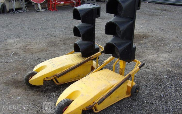 LOT DE 2 FEUX DE CHANTIER  FC2