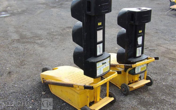 LOT DE 2 FEUX DE CHANTIER  FC2