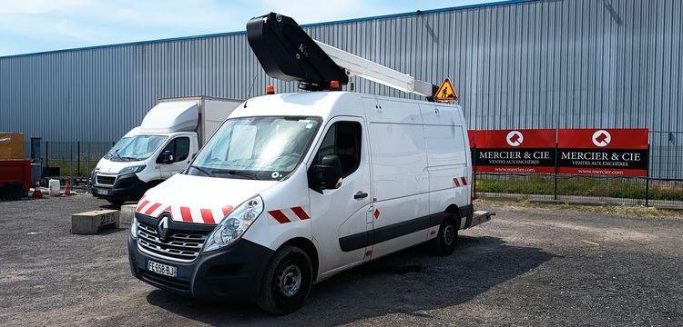 RENAULT MASTER 3 PHASE 2 2,3DCI 16V 130CV AVEC NACELLE KLUBB K26 – 11 M  – 1370 HEURES – BLANC FE-658-BJ