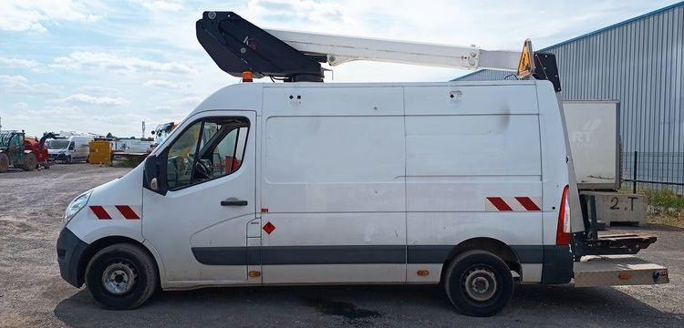 RENAULT MASTER 3 PHASE 2 2,3DCI 16V 130CV AVEC NACELLE KLUBB K26 – 11 M  – 1370 HEURES – BLANC FE-658-BJ