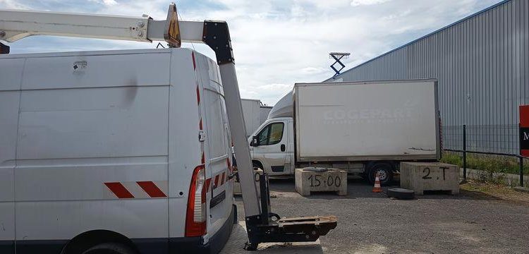 RENAULT MASTER 3 PHASE 2 2,3DCI 16V 130CV AVEC NACELLE KLUBB K26 – 11 M  – 1370 HEURES – BLANC FE-658-BJ