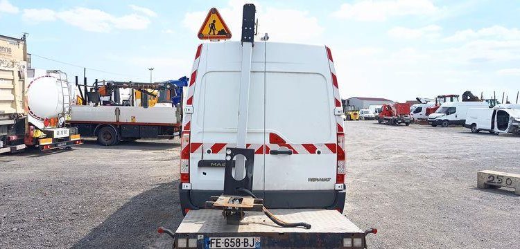 RENAULT MASTER 3 PHASE 2 2,3DCI 16V 130CV AVEC NACELLE KLUBB K26 – 11 M  – 1370 HEURES – BLANC FE-658-BJ