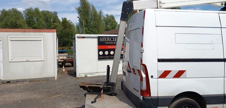 RENAULT MASTER 3 PHASE 2 2,3DCI 16V 130CV AVEC NACELLE KLUBB K26 – 11 M  – 1370 HEURES – BLANC FE-658-BJ