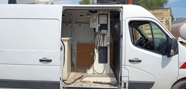 RENAULT MASTER 3 PHASE 2 2,3DCI 16V 130CV AVEC NACELLE KLUBB K26 – 11 M  – 1370 HEURES – BLANC FE-658-BJ