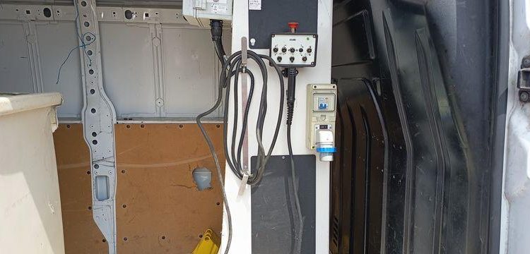 RENAULT MASTER 3 PHASE 2 2,3DCI 16V 130CV AVEC NACELLE KLUBB K26 – 11 M  – 1370 HEURES – BLANC FE-658-BJ