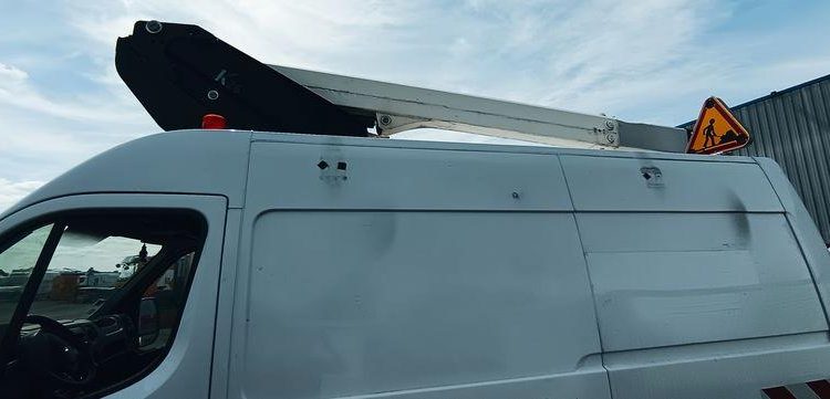 RENAULT MASTER 3 PHASE 2 2,3DCI 16V 130CV AVEC NACELLE KLUBB K26 – 11 M  – 1370 HEURES – BLANC FE-658-BJ