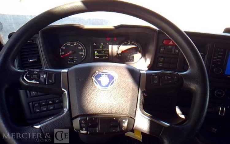 SCANIA PORTEUR P340 CAISSE HAYON GNC 2 ESSIEUX PTAC 19T BLANC FG-934-TT