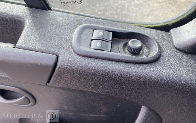 RENAULT MASTER AVEC FRIGO THERMOKING V300 MAX – DIESEL – 115618 KMS – ANNEE 2019 BLANC FK-823-QJ