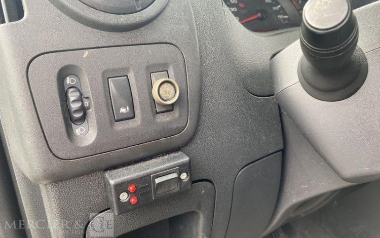 RENAULT MASTER AVEC FRIGO THERMOKING V300 MAX – DIESEL – 115618 KMS – ANNEE 2019 BLANC FK-823-QJ