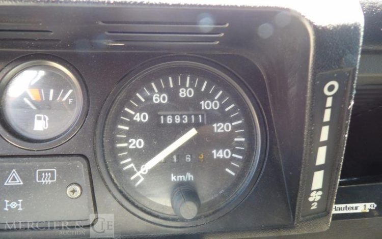 LAND ROVER DEFENDER MARRON GF-288-BX